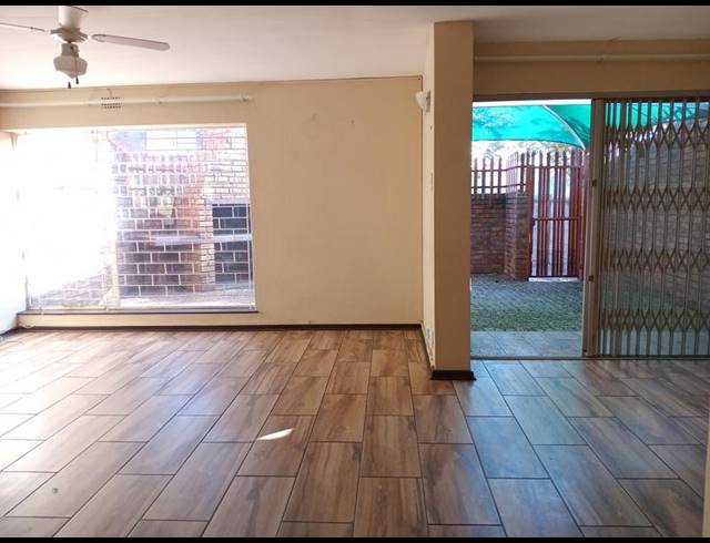 3 BEDROOM TOWNHOUSE FOR SALE IN VANDERBIJLPARK CE 3